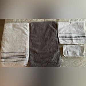 BRAND NEW BATH TOWEL SET